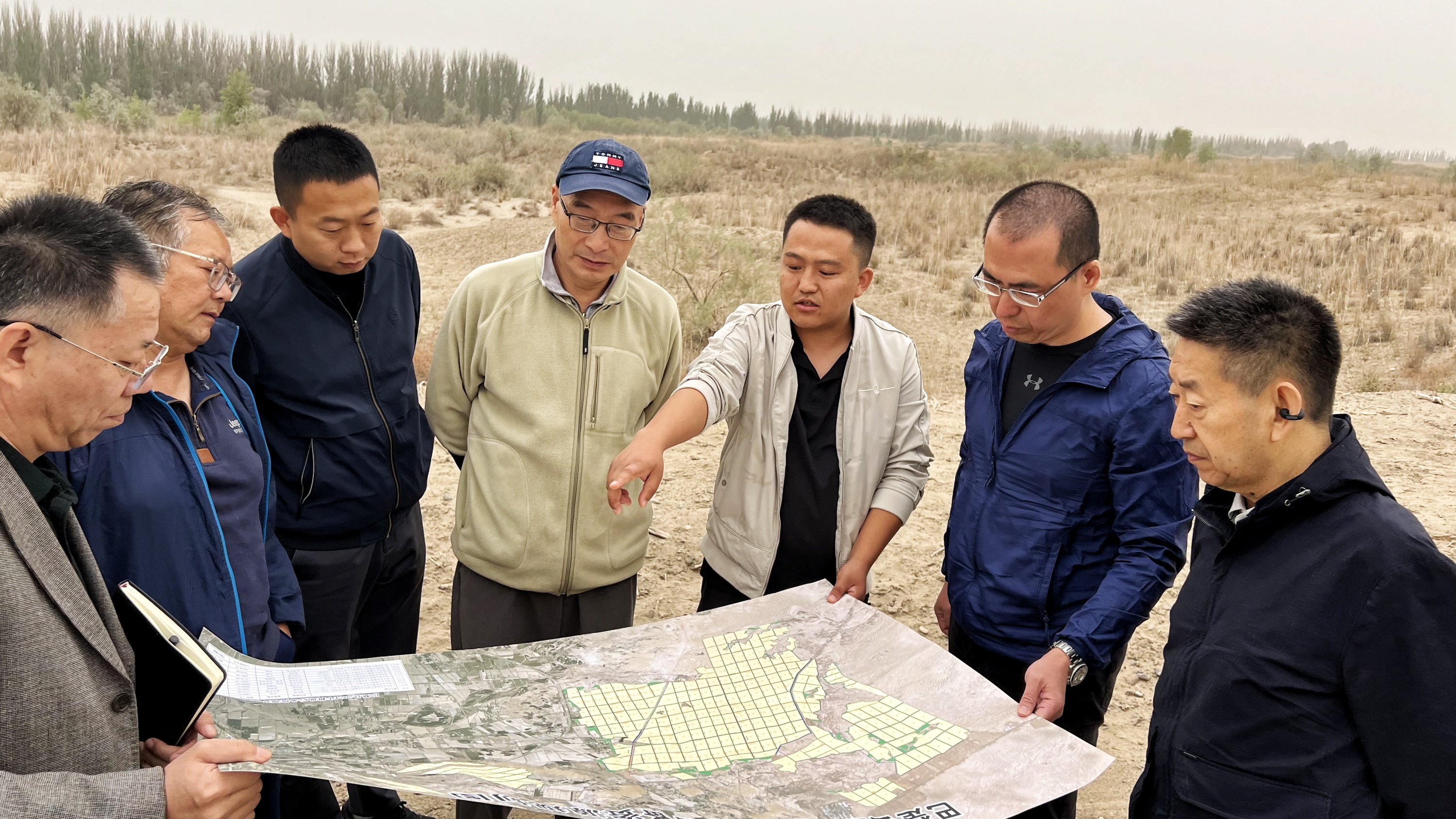 新疆民建专家志愿团在巴楚县调研指导盐碱地治理国家试点县项目